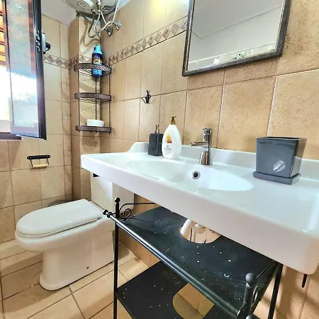 Turqoise Flat In Center With 24h Self Check In Appartamento Tirana