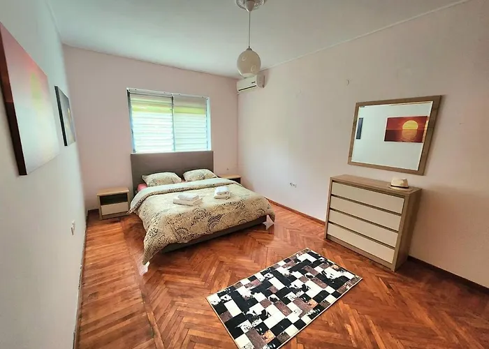 Turqoise Flat In Center With 24h Self Check In Apartmán